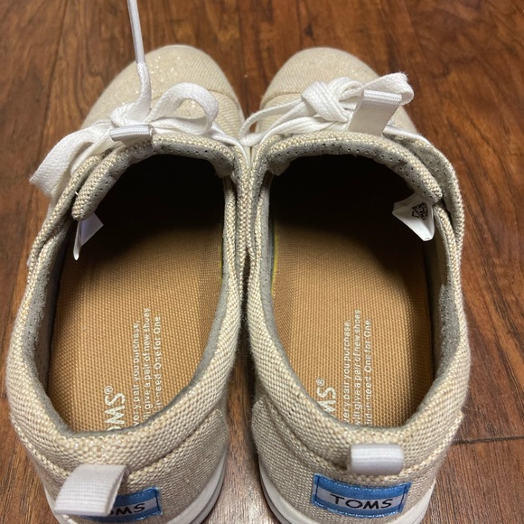 Tom’s sneakers - Picture 3 of 4